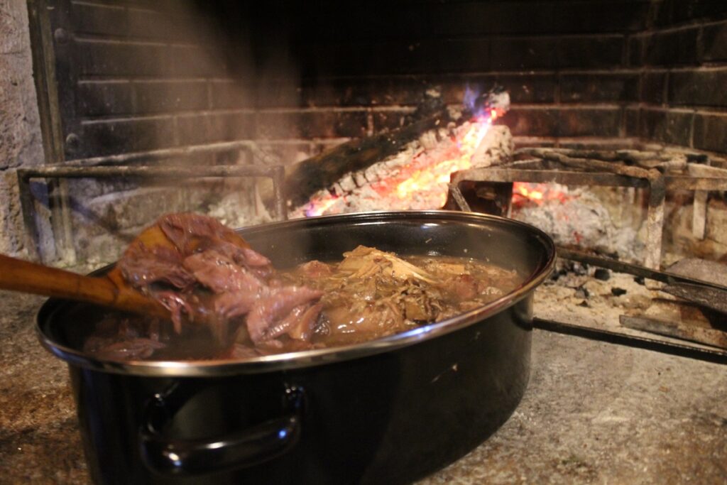 Πιάτο μαγειρεμένο στον ξυλόφουρνο του Εκείμερος