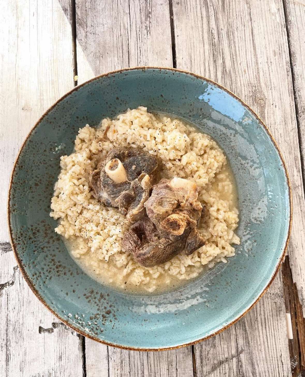 Παραδοσιακή παρουσίαση πιάτου στο Εκείμερος